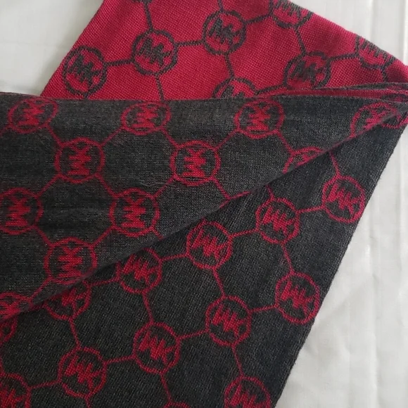 Michael Kors scarf - Picture 5 of 6